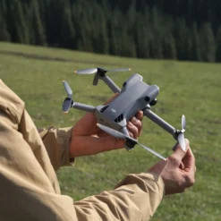 DJI Mini 5 Pro – sammenleggbar drone med 50 MP-kamera