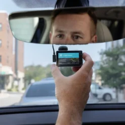 Garmin Dash Cam X210 Quad HD-bilkamera med skjerm