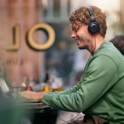 Philips On-ear-hodetelefoner med kabel og USB-C-adapter