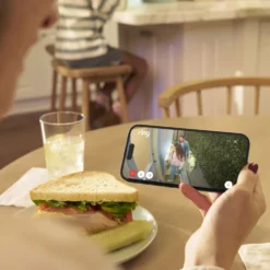 Ring Outdoor Cam Plus Battery - Retinal 2K overvåkingskamera Svart