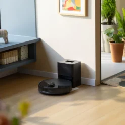 Roborock Q10 VF+ robotstøvsuger med basestasjon Svart