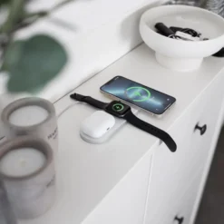 Vonmählen Aura Home 3-i-1 trådløs ladestasjon med MagSafe