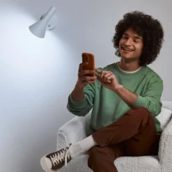 WiZ Varmhvit C37 Smart LED-pære E14 470 lm
