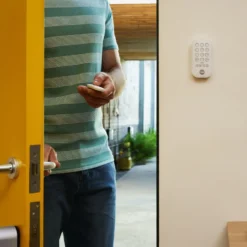 Yale Keyfob Fjernkontroll med alarmfunksjoner